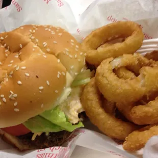 Pimiento cheese burger with onion rings
