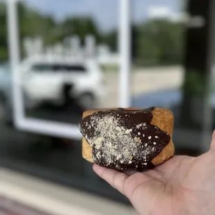 Supreme S&apos;more croissant