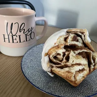The perfect to-go treat: cinnamon roll knot!