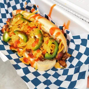 a hot dog with toppings