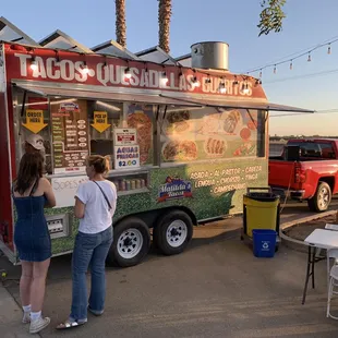 Ordening at Mathilda&apos;s Tacos