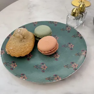 Madeleine and macarons