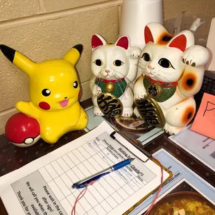 Pikachu, and two Maneki-neko.