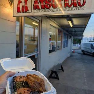 outside, chicken wings and fried chicken