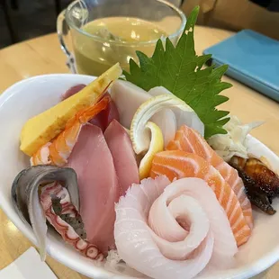 Chirashi and green tea