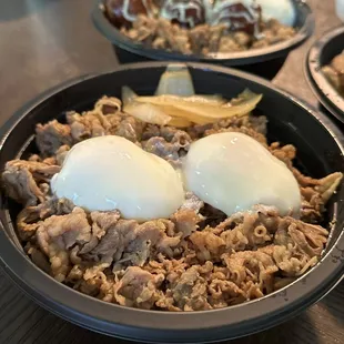Large Beef Rice Bowl w/Ontama Egg