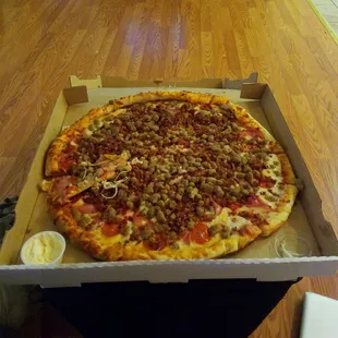18&quot; Meat House pizza