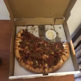 Bacon cheeseburger pizza was fantastic!