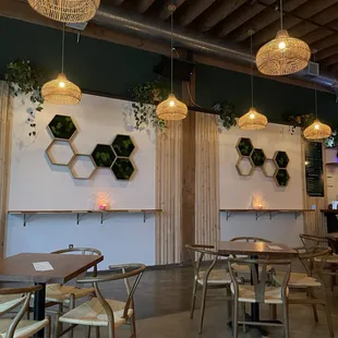 Indoor decor (open air if they have the garage door open