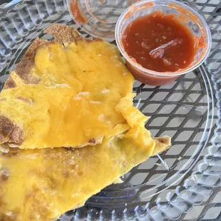 Cheese cris with hot sauce