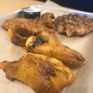 fried chicken, fried chicken wings, chicken wings and fried chicken, food, chicken, bbq chicken, chicken wings, bbq wings, poultry