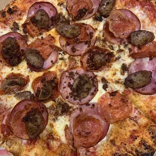 Molto meat pizza