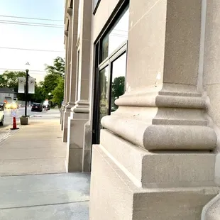 Building next to restaurant.