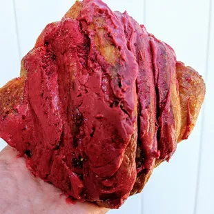 Strawberry Shortcake Croissant from Honeybear Bake Shop | Instagram: @telephonesmoothie