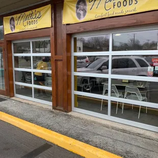 the outside of a restaurant