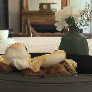 Fried Chicken Eggs Benedict