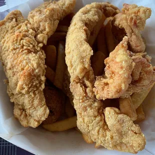 food, chicken wings and fried chicken