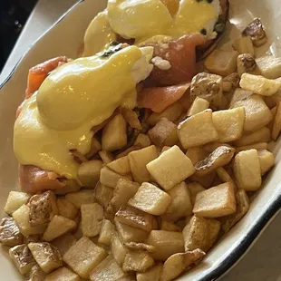 Smoked Salmon Smoked Salmon, English Muffin, Poached Eggs, Hollandaise w/capers