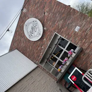 the outside of the restaurant