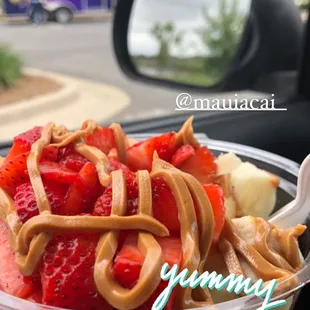 Açaí/Banana base made with almond milk. Strawberries, banana, peanut butter topping.