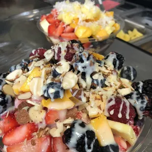 Best açaí bowls in town!!! Add as many toppings as you want. Come and see us! follow us on Instagram @mauiacai_