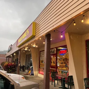 the outside of the restaurant