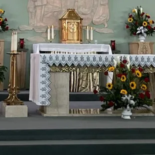 Beautiful floral arrangement for a family member's funeral service. Mauldin's does not disappoint!!