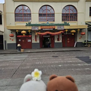 Entrance from Hotel Street... see the dragon?