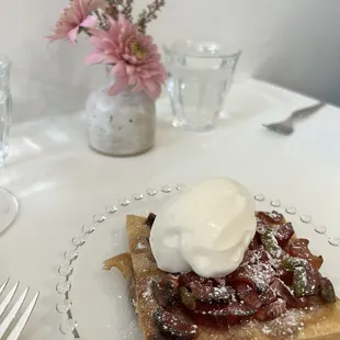 Rhubarb tart with rose gelato