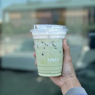 ig: @whatsviveating  |  jade's kiss