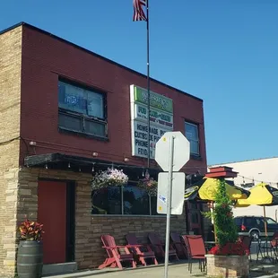 the outside of the restaurant
