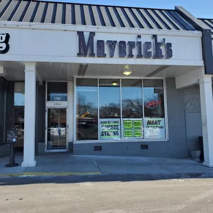 The front of Maverick's Roast Beef.