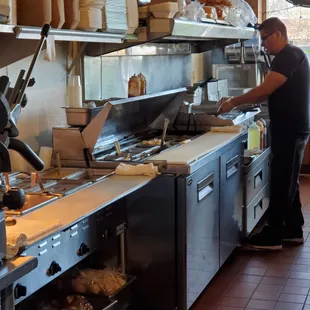 The serving and slicing counter.