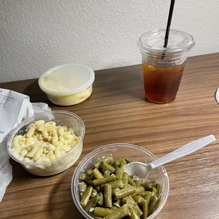 Green beans, Mac n cheese, Banana pudding