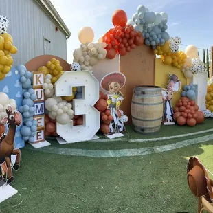 Need help choosing a theme for your little one's birthday coming up ?
We got you!