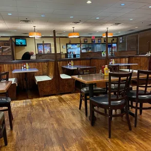 Ate in the dining room!  Clean &amp; Spacious.