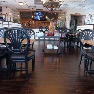 Middle dining section