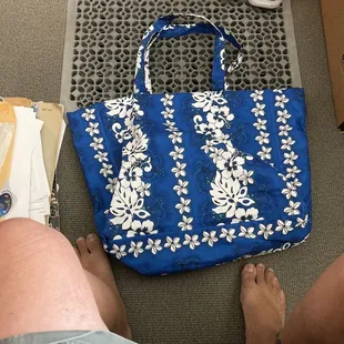 They packed my goods into a free cloth bag!