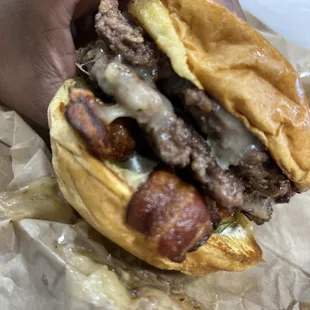 Double smash burger w/bacon