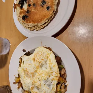 BYO skillet (turkey sausage, onion, green pepper, mushroom, cheddar cheese, roasted potatoes, over easy eggs) either blueberry pancakes