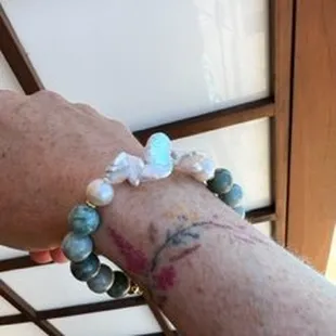 Jade bead bracelet with shells