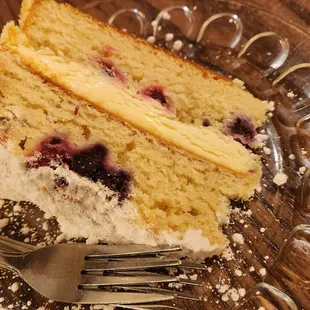 Lemon berry mascarpone cake, very good!