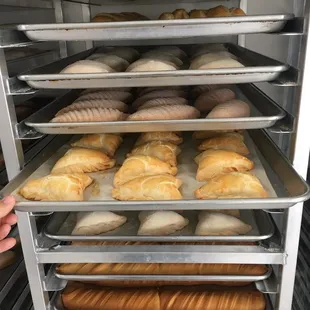 Empanadas de piña (pineapple) y de leche