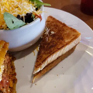 The garlic bread on the special plate was ok. I would had like to have seen a baguette style garlic bread.