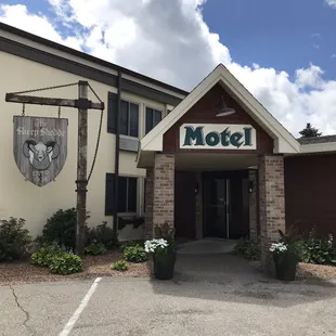 Attached motel