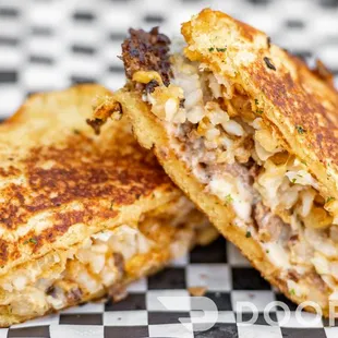 a grilled cheese sandwich cut in half