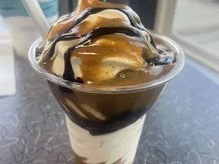 Chilly Willy's Ice Creams & Grill