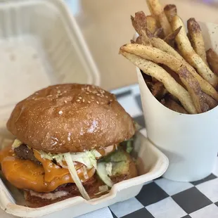 Maxwell's Burgers & Shakes
