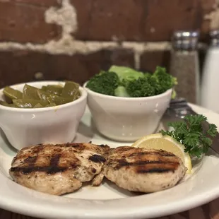 GF grilled chicken, green beans &amp; steamed broccoli