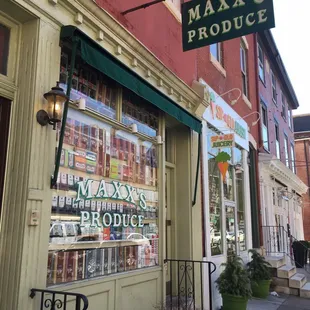 maxx's produce storefront